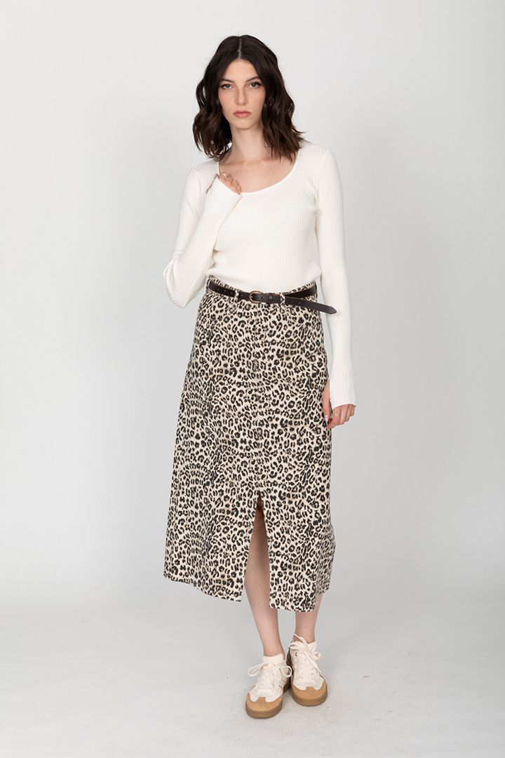 ����� ����