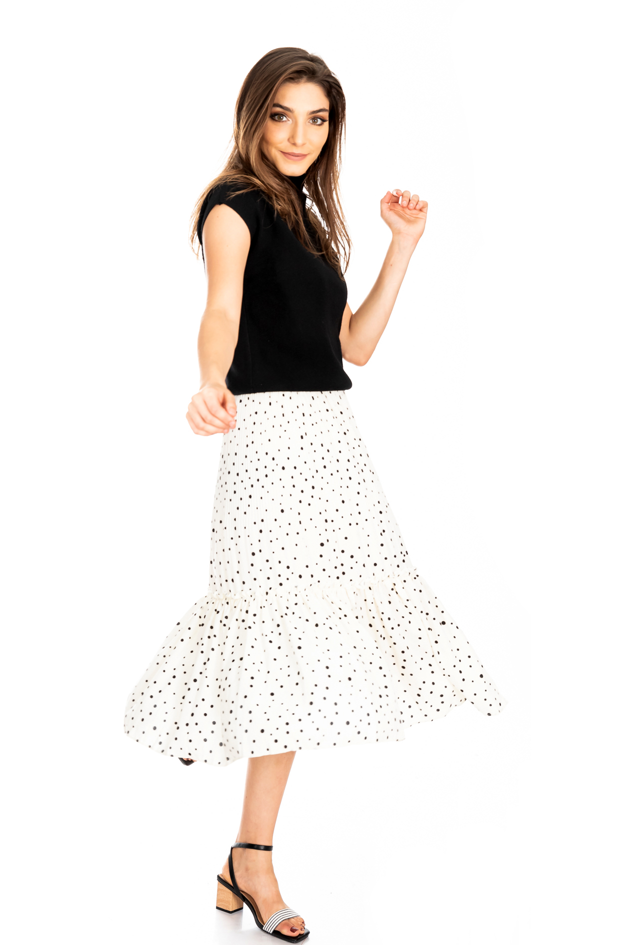 ����� ����