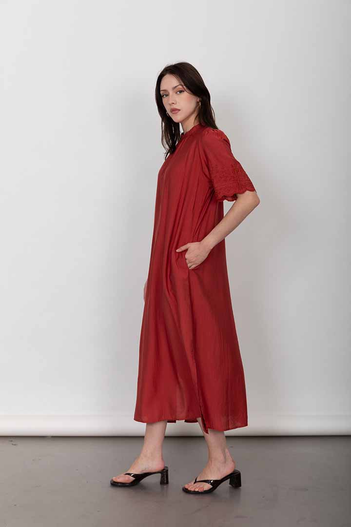 ����� ����