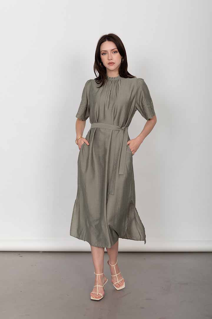 ����� ����