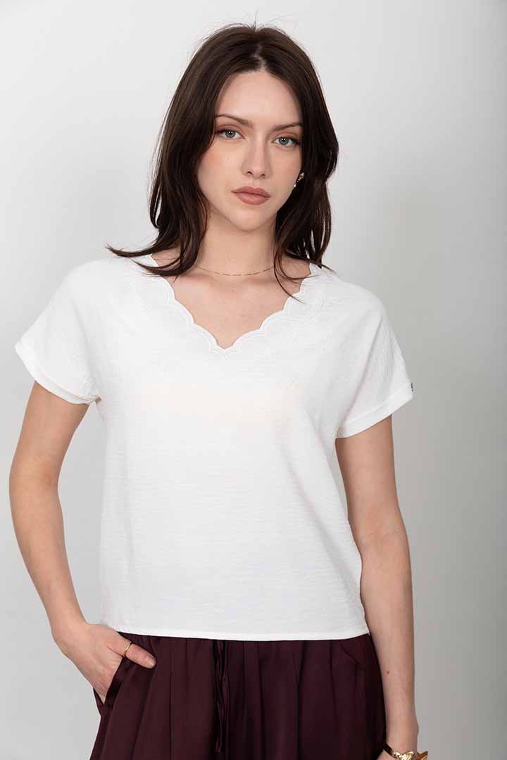 ����� ����