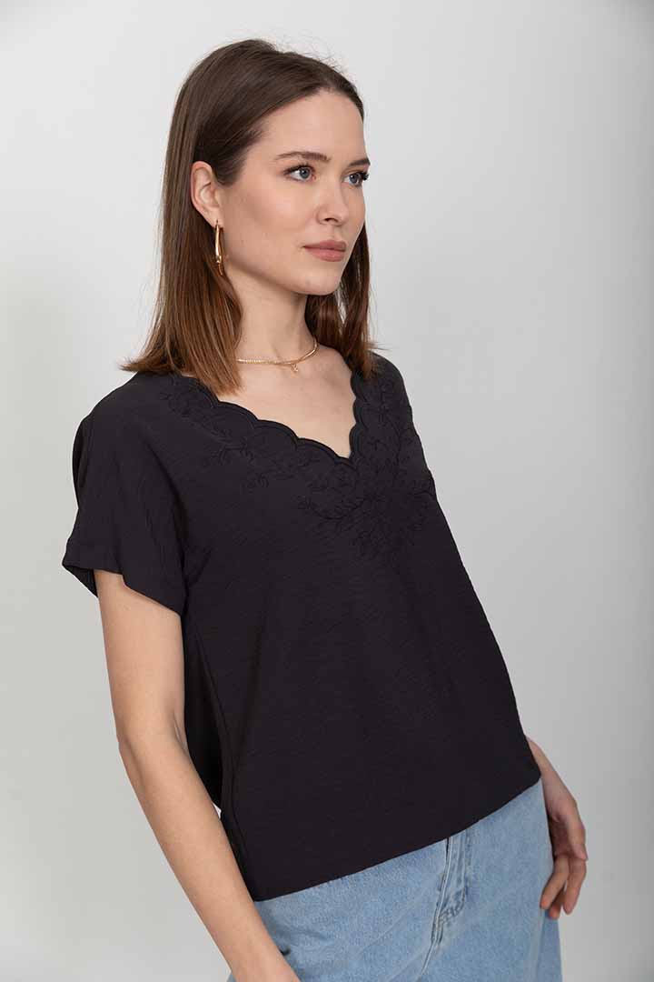 ����� ����