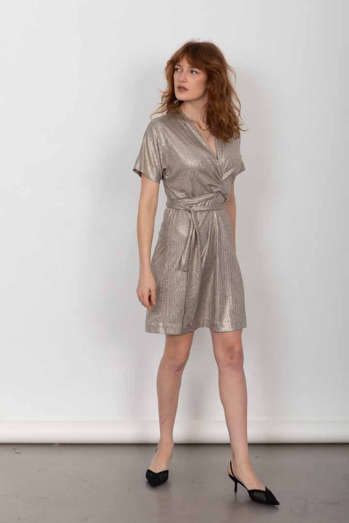 ���� ����